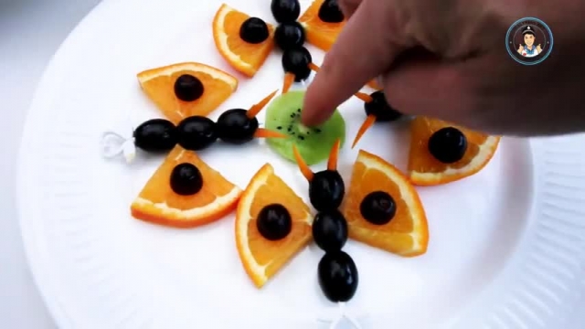 آموزش نحوه تزیین بشقاب میوه برای مهمانی