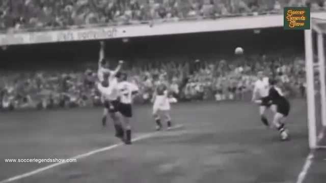 اولین فینال جام جهانی تاریخ مانشافت؛ آلمان 6-1 اتریش(نیمه نهایی جام 1954) 