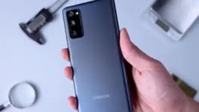 Samsung Galaxy S20 FE Review - بررسی گلکسی اس 20 اف ای سامسونگ