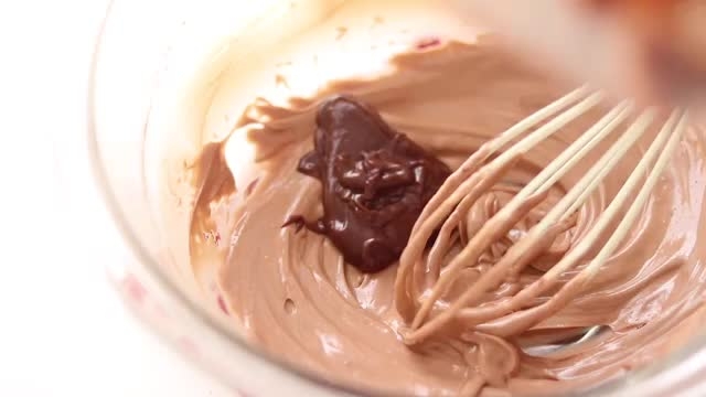 طرز تهیه بینظیر ترین  ماکارون کاکائویی با مغز باتر کریم شکلاتی