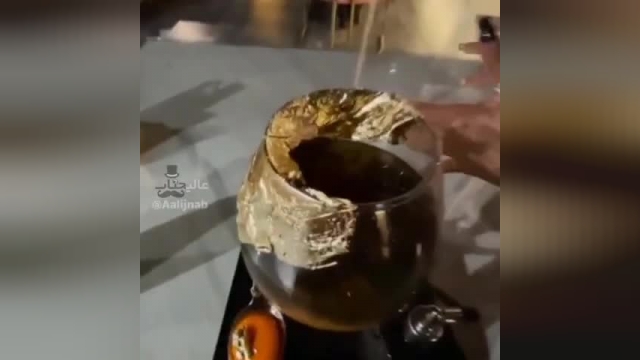 سرو نوشیدنی با ورق طلا در رستوران‌ لاکچری تهران با قیمت های نجومی |  ویدئو