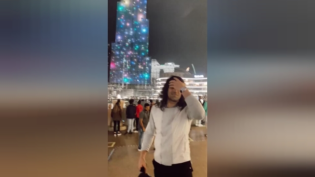 حامد آهنگی کنار برج خلیفه دبی همراه دوست آنچنانی اش | ویدیو 