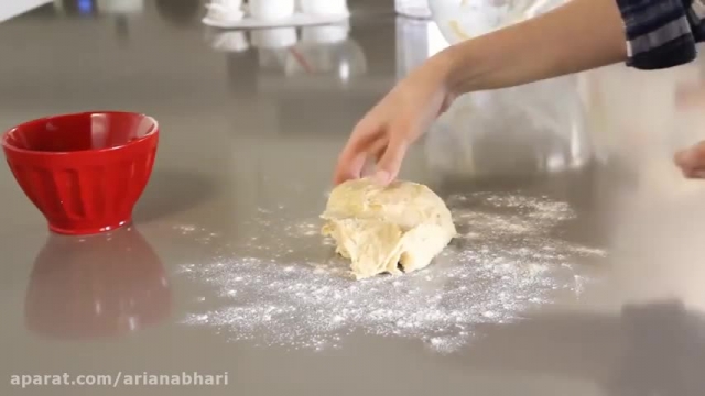 طرز تهیه نان شیرمال در سه سوت 
