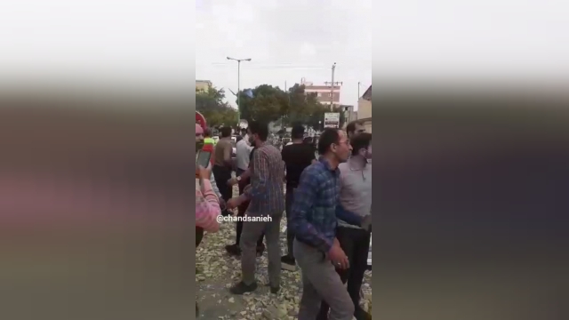 مرگ یک زن اصفهانی در ریزش دیوار ورزشگاه در رهنان اصفهان | فیلم 