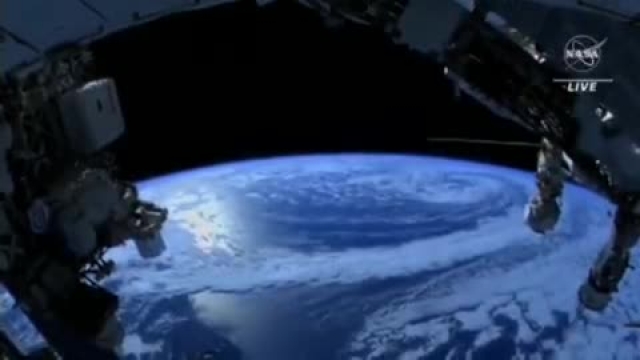 زمین از دید دوربین کلاه یک فضانورد | ویدیو 