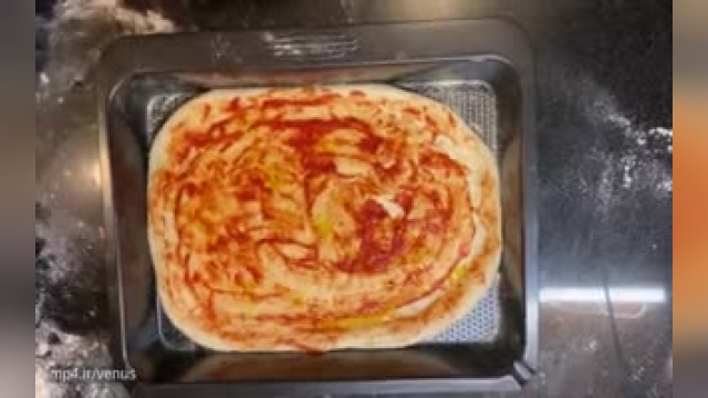 روش پخت پیتزا پپرونی با طعمی باور نکردنی 