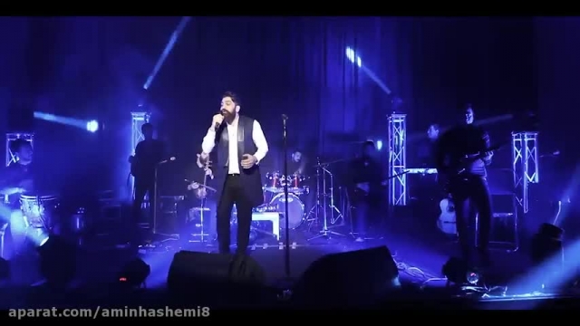 اجرای زنده علی زندوکیلی - آهنگ "روسری آبی"