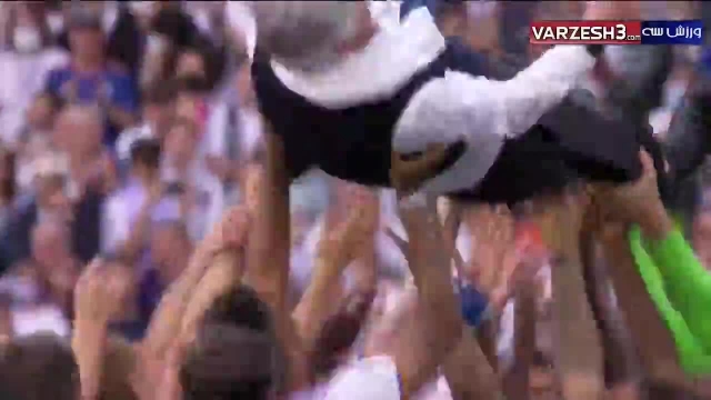 فیلم لحظه بالا بردن جام قهرمانی لالیگا توسط بازیکنان رئال مادرید