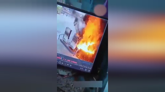 به آتش کشیدن پمپ بنزین توسط یک موتور سوار | فیلم کامل 