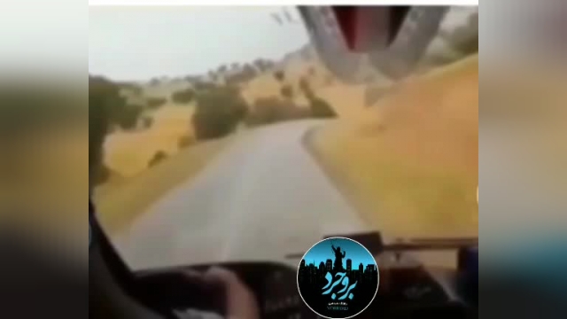 فیلم لحظه سقوط اتوبوسِ حامل گردشگران اصفهانی به دره